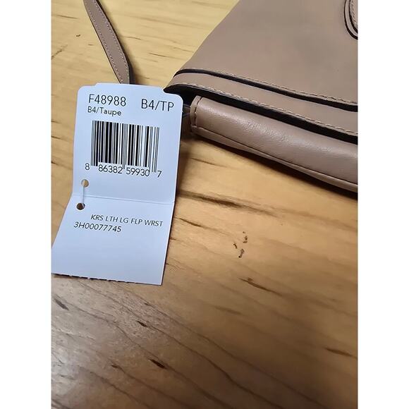 AUTHENTIC NEW WITH TAGS COACH LEATHER KRISTEN WRISTLET PURSE WITH GOLD HARDWARE - Picture 8 of 8